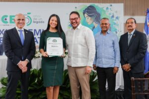 Read more about the article La UCE entrega el Premio de Literatura 2025 a la narradora Scarlet S. Sánchez Contreras