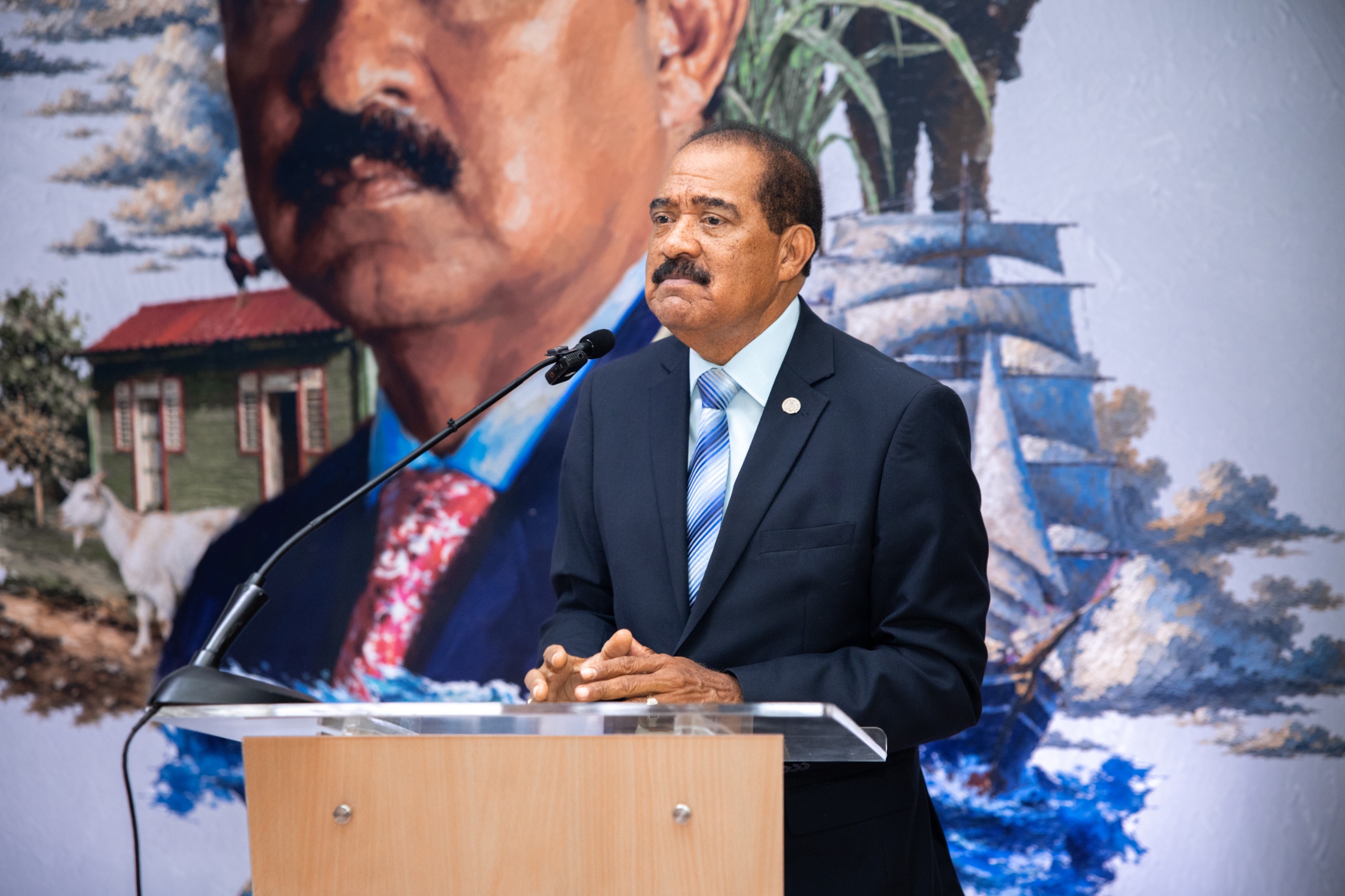 Read more about the article UCE presenta a la prensa 29 obras literarias de Miguel Phipps Cueto
